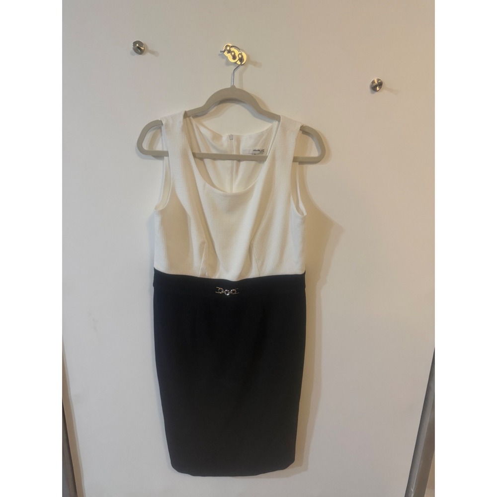 Studio One New York Colorblock Sheath Dress White Black Chain Waist Size 10